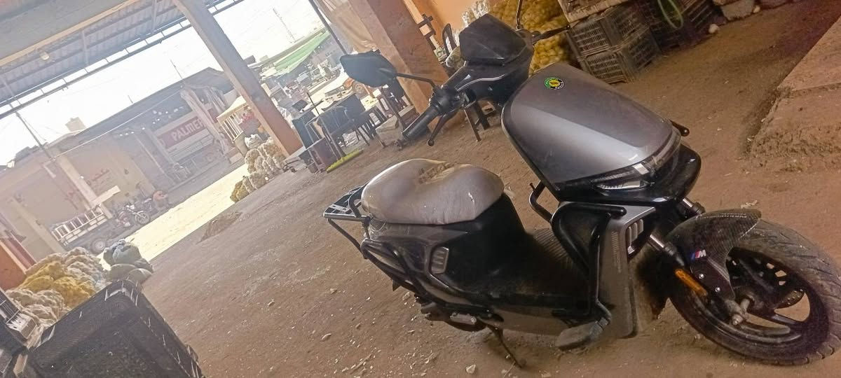 دراجه شحن فول مواصفات مستعمل شهر فقط 
دبل سويج دبل بصمه✅
لايت  عالي وناصي✅

6بطاريات شرط الفحص ✅
 نضام بك ✅
4نمر✅
سرعه 80✅
سعر900 ✅

واتساب ***********✅
