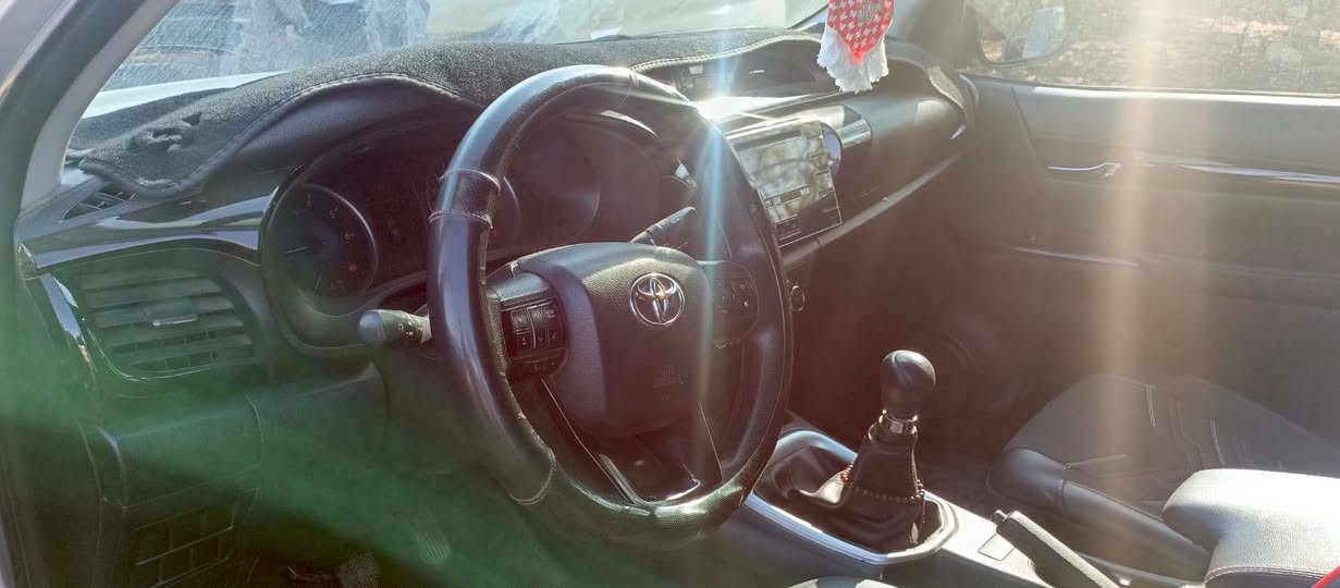 هايلوكس 2018 مرخص لغايه 30/1 باقي التفصيلات على رقم الهاتف

نص مكتوب في الصور:
- للبيع TOYOTA HILUX 2018 اعتمادية .. قوة .. ومظهر مميز مرخصة لغاية 30/11 ديزل دبل كبيين اللون فضي قير عادي محرك 2.4 (لتر) السيارة نظيفة جداً وجاهزة للم معاينة مالك أول أدهان الشركة غرفة نظيفة جنوط أصلية كوشوك نظيف للتواصل والاستفسار ***********776990480 راشد ايمن قطيفان السعر قابل للتفاوض بعد المعاينة الموقع: جسر مادبا الجاد يتواصل والمعاينة خير دليل