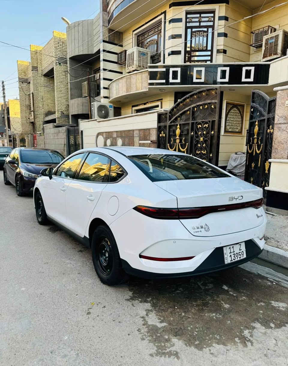 سلام عليكم للبيع BYD جن بلاص 2025 كفاله عامه عنده شخص بل باب الخلفي كلش بسيط وما بين ماشيه 25 الكلي معروضه ب 20 مليون وبيها مجال حك الجيه فقط مكاني بغداد ***********
