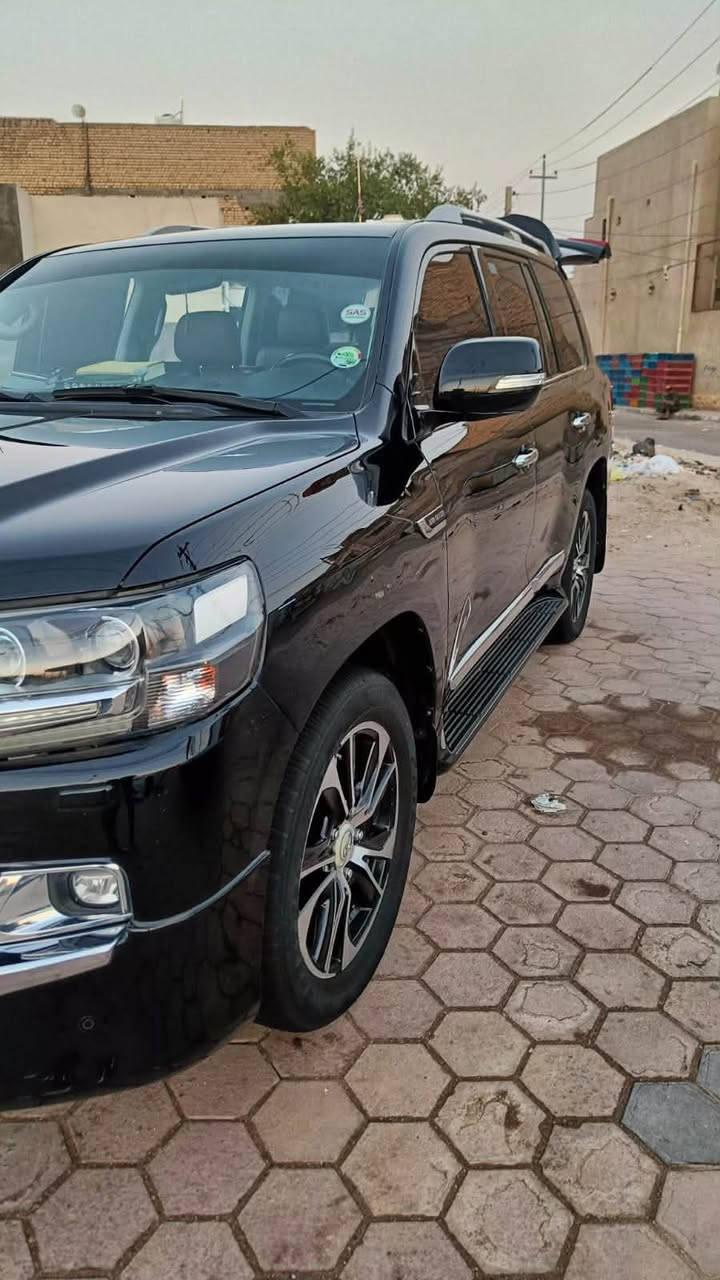 السلام عليكم لاندكروز موديل 2021 سياره بحرينيه كفاله عامه 8 سلندر 4600 رقم بغداد بسمي ماشيه 100 الف سياره جاهزه ع اخر حبايه تخم تاير حداديه تبريد مكينه كير جاهزه للاخير مكان السياره ناصريه بيع او مراوس لاندكروز 2023او 2024 السعر 550 الف دولار قابل لتفاوض البسيط. للاستفسار. ***********
