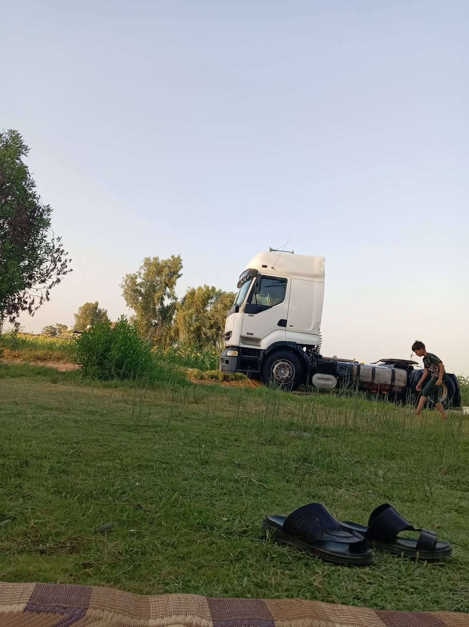 رينو للبيع ٢٠٠١ رقم بغداد بسمي محور بم ونوزل راس وعربانه مربوطه افلات ٣محاور تدفه تبريد روتايدر ٥ طكات عربانه دسك مطبخ ثلاجه صندوك عده  لسعر ١٢٥ شرط التحويل رقم صاحب السيارة ***********
