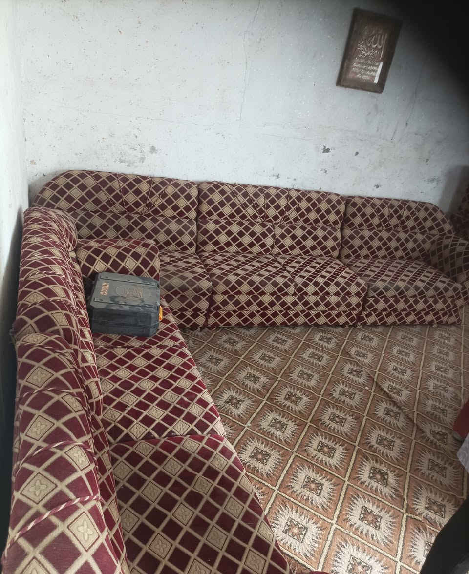 السلام عليكم عندي اغراض للبيع مكان نجف
