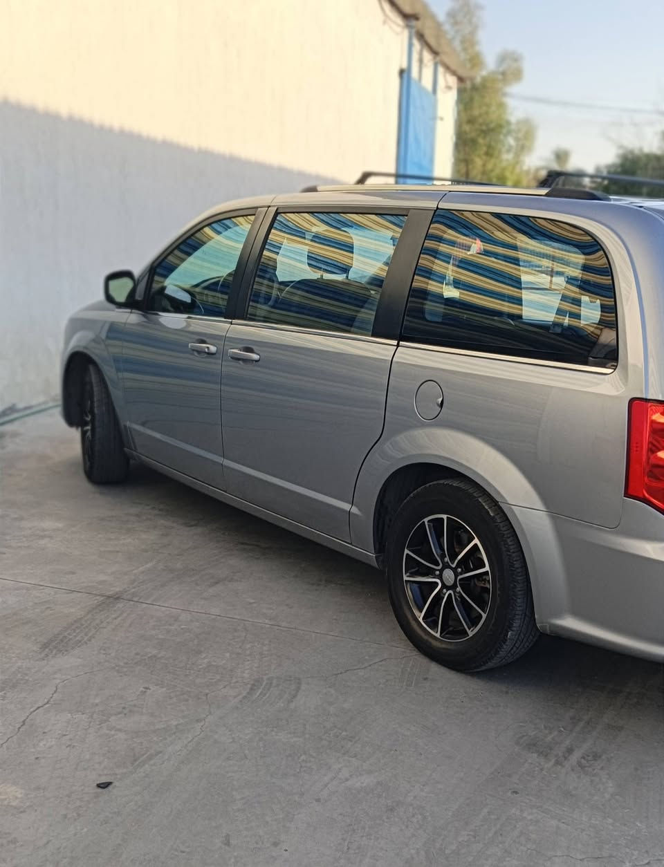 اللهم صل على محمد وآل محمد
دوج كرفان sxt 2018 للبيع
رقم بغداد بأسمي
محرك كير صدر تبريد كفالة وإني مسؤول عنهن
أبواب كهرباء 
تبريد ثلاث قطع 
كراسي جلد منفصل
حادث أمريكا الدعامية الأمامية والشباك بدون دواخل
وبدون اي قطعة صبغ 
فقط بيها تكحيل باب السلايت الأيمن أثر طخة بالعراق والصور موجودات
البنيد مبدل تفصيخ أصلي نفس اللون 
كفالة لغود وشواصي
السيارة جاهزة بدون أي نقص
ماشية ٨٠ ميل
السعر ١٧٢$ وبيها مجال بسيط
للتواصل اتصال او واتساب
***********
