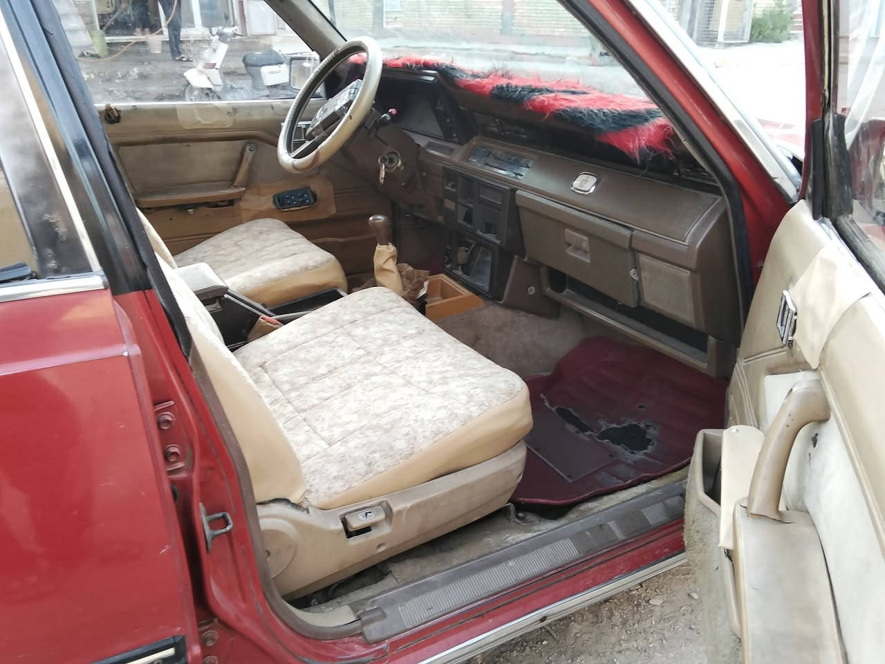 سوبر موديل 1985 
كير اكسن محرك تمام (محرك بلادي 6 سلندر)
السياره بلاديه  السعر  40 $  
***********.   مكاني بغداد (غير متواجد على النت)
