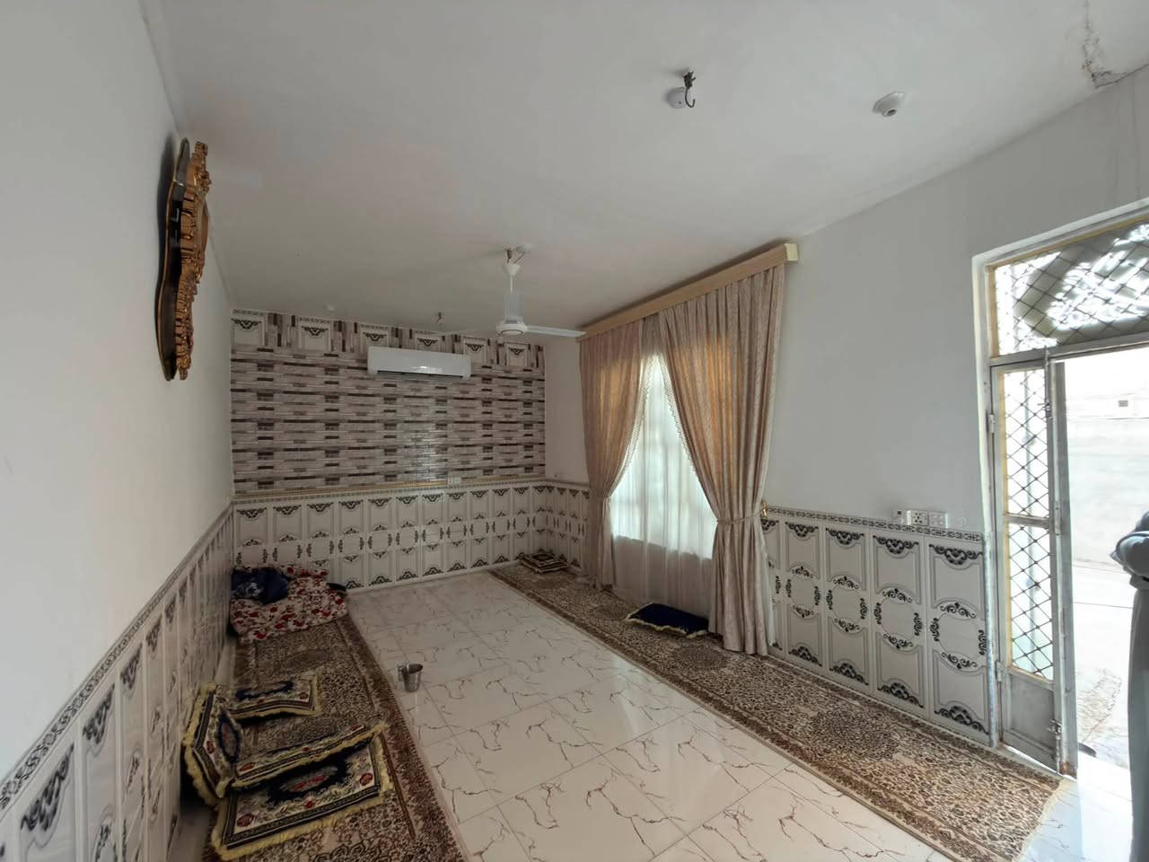 بيت ركن مساحة 240 متر، طابو زراعي سند 25، ويتكون من:

• استقبال خارجي.  • غرفتين نوم. • صالة • مطبخ .   
• مجمع صحيات خارجية
• السقف صب و البناء بلوك
• الأساس كونكريت • أرضيات بورسلين

📍 قرب ملعب هشام زليزل

للإستفسار أكثر

***********
***********
