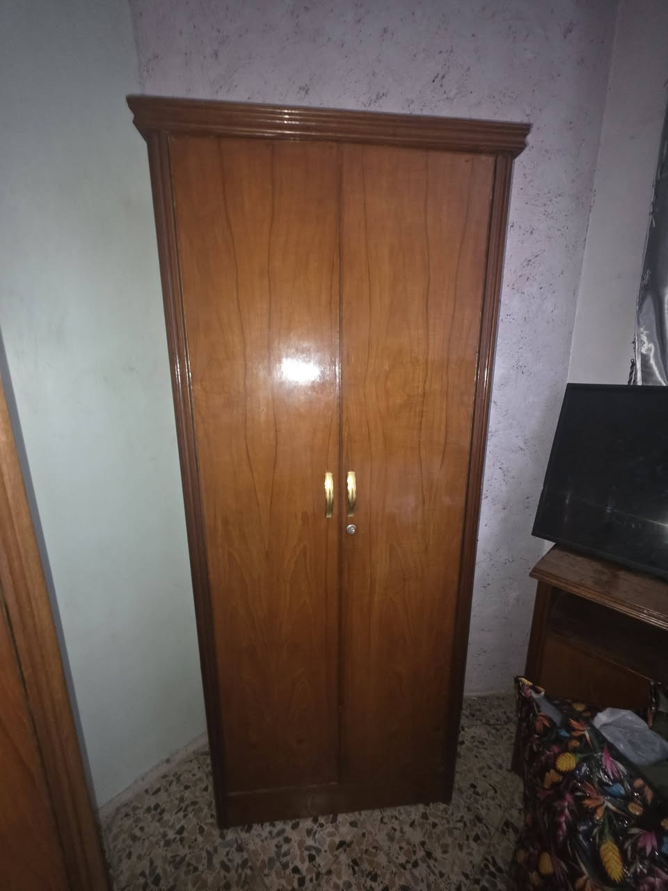 غرفة نوم للبيع
 شغل عراقي ثقيل 
نضيفة جدا  سعر مناسب  بغداد الدولعي
***********
