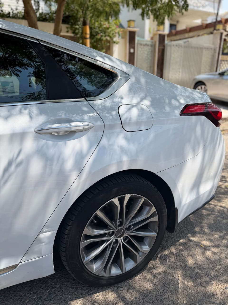 🚗 للبيع: جينيسيس G80 موديل 2015
 المواصفات: خليجي، المواصفات المعروفة 
الحالة الميكانيكية: الكير والمحرك شرط، بحالة ممتازة جداً ولم يتم فتحهما نهائياً.
 البدنة (الهيكل): خالية من الصبغ تماماً، فقط تعديل بارد في أماكن قليلة جداً بدون أي صبغ.
 السنوية والهزة: سنوية جديدة، وهزّة جديدة وجاهزة للتحويل.
 الملكية: السيارة باسمي مباشرة، صارلها 4 سنوات عندي، والحمد لله ما تحتاج إلا بنزين وتهن (صيانة دورية).
رقم اربيل
 السعر: 185 ورقة ($18,500) وقابلة للتفاوض بشيء معقول.
 التواجد (العنوان): كركوك.
 رقم الهاتف: *********** مايعجبك اعبر منشور بصلاة على محمد وال محمد كركوك, العراق

