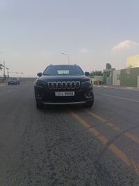 للبيع جيب شيروكي موديل 2020 لمتد السياره بسمي رقم بغداد إنكليزي السيار...