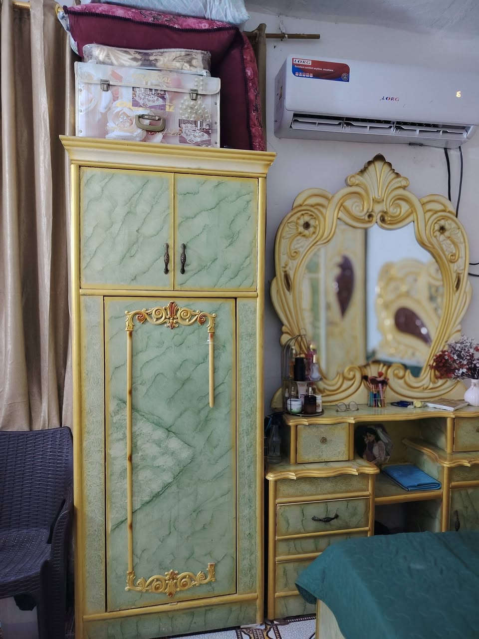 سلام عليكم غرفة اخشاب للبيع نضيفه جدا جدا 
*********** واتساب فقط

