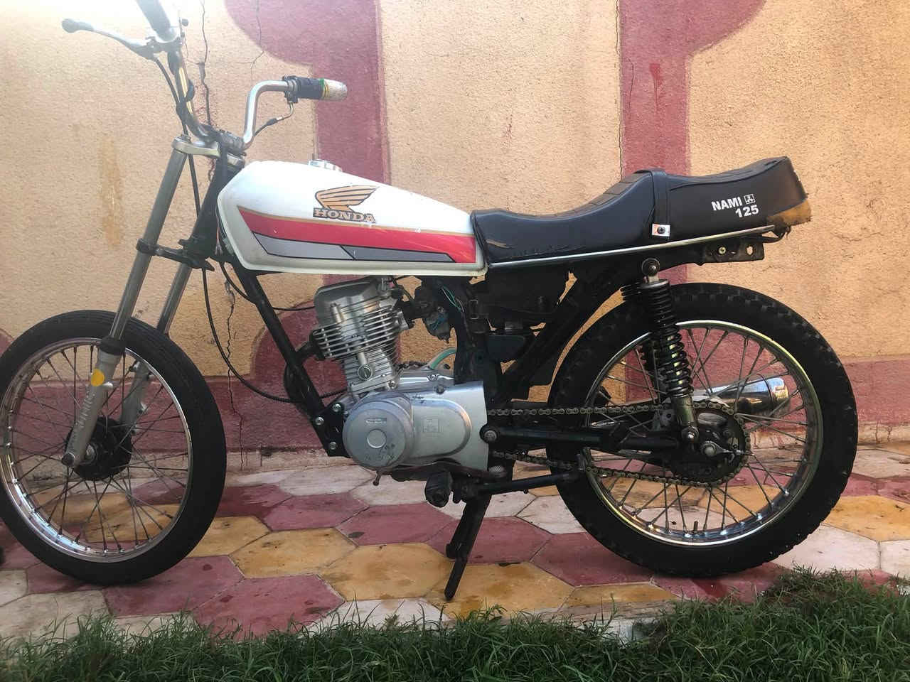 السلام عليكم دراجه للبيع نامه شلامجه كلك  مكينه تخبل خرسه  دبلات اماميه خلفيه جدد وياله جدد السعر 250 مكان كربلاء طوريج سياحي ***********
