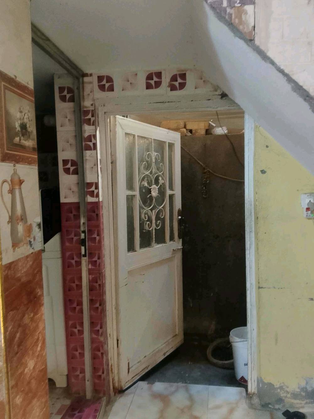 السلام عليكم بيت للبيع المساحة 100 مربع هول وستقبال وغرف نوم 3 وحده جوه كامله وثنين فوك مكاملات عنص تواليت خارجي المكان كوت حي الحكيم الدبيه الزراعيه نزلت عميد جادر مقابيل افران العلم السعر25وبي مجال للاستفسار اكثر رقمي ***********البيت للمراوس وللبيع