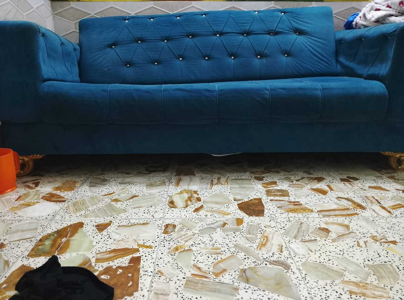 تخم مستخدم للبيع به رجل وحده مكسوره سعره 125 وبمجال(***********
