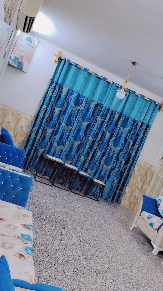 السلام عليكم تخم ونص 12 مقعد 13 كوشه 2 كوشه كبيره تركي ارجل التخم عظم عاج +بردات + طبلات عدد4   السعر 600 وبيهن مجال  العنوان بغداد حي القاهره.  
***********واتساب
