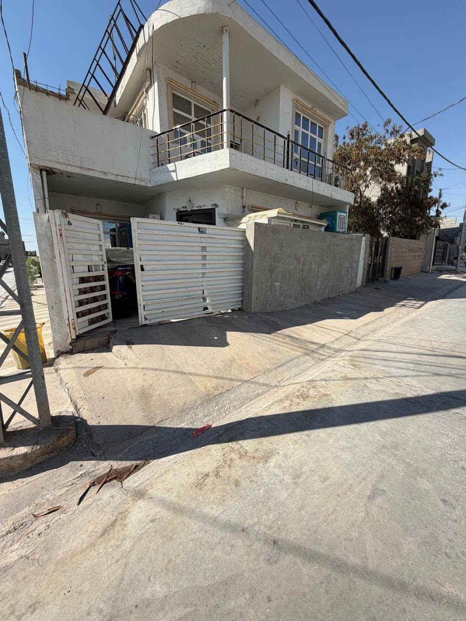بيت للبيع 100متر مربع روكن عنوان شورجه سعر 65مجال ***********
