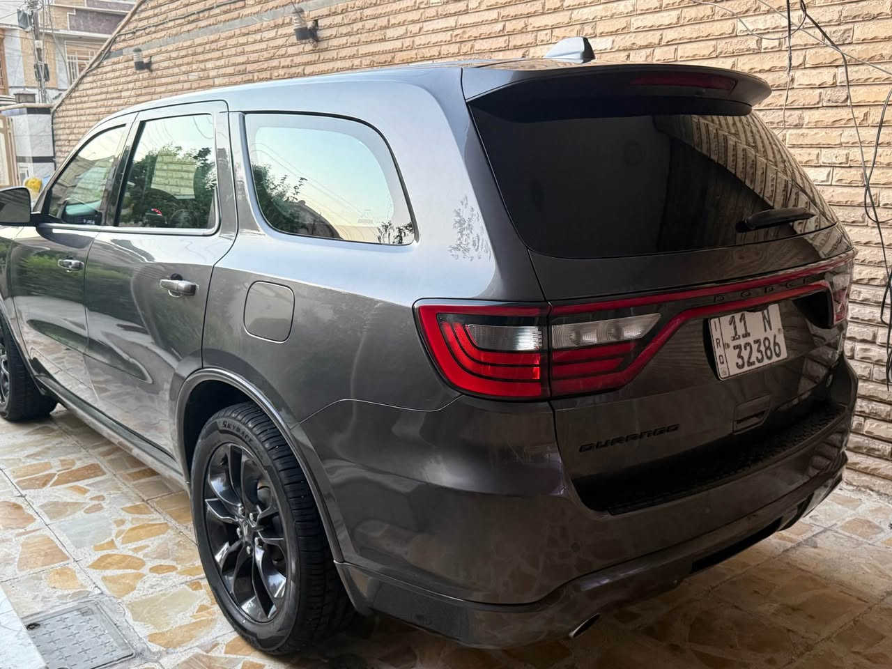 دوج دورنكو GT 
رقم بغداد باسمي هزة وسنوية جديد 
حادثهة جاملغ  وباب مبدلة لون بدون دواخل 
مواصفات 
شاشة جبيرة 
شفتات ستير 
كشنات كهرباء - جلد - حضن 
3 قطع تبريد 
7 اراكب 
خزن ميموري 
جنطة كهرباء 
تشغيل عن بعد 
نضام ترحيب كشن
تدفئة كشنات  امامي خلفي
تخم تاير جديد 
صدر بعدة شركة 
سعر 225 
مكاني بغداد البلديات 
*********** بغداد, العراق

