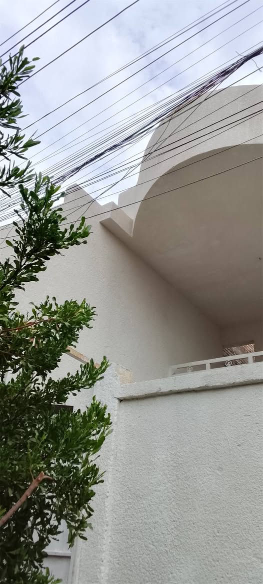 بيت ٢٠٠م • شارع ٢٠ • ٥غرف