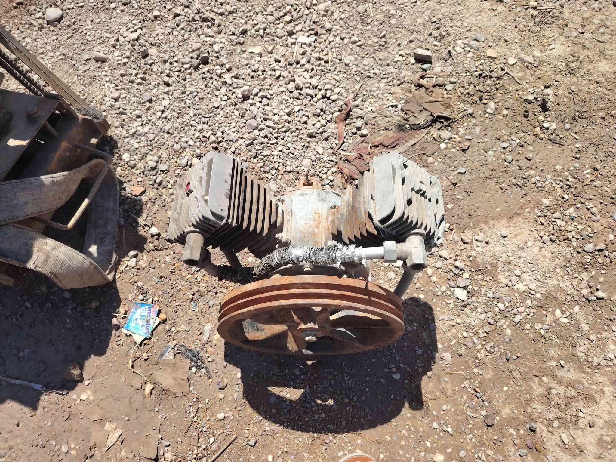 للبيع تاروست  العدد  2 سعر الوحده 250 وبيه مجال مكان واسط الصويره الرقم ***********
