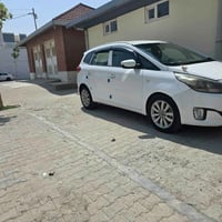 كيا كارنز ٧راكب بغداد بسمي الموديل٢٠١٥ كفاله عامه محرك ٢٠٠٠دوش السياره...