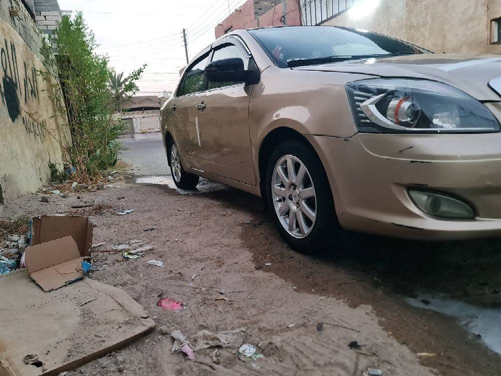 جيلي موبل موديل 13 رقم بغداد راعيه بالبصره شرط التحويل مكينه وكير وتبريد وحداده بحاله جيده نقصها بس دبلات ،، السيارة كفاله من الضربه بيه صبغ جاملغ الامامي فقط ،،سعرها 43 ورقه مكان السياره بصره 
*********** البصرة, العراق
