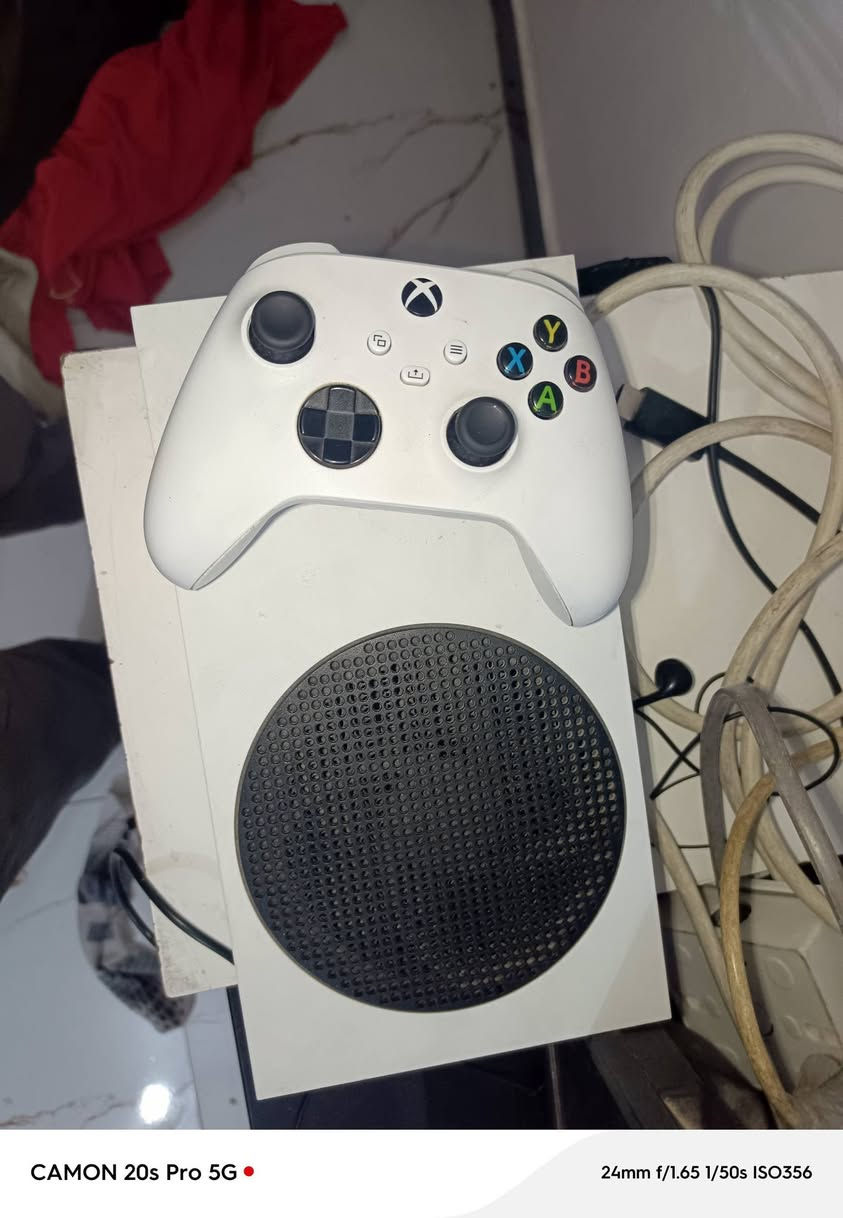 جهاز xbox series s أصدار 22
لوك ستكر ما مفتوح 

كاما ملحقات + الكارتون 

أستخدام قليل 

للتواصل ***********  بي واتس أب 

يوجد توصيل
