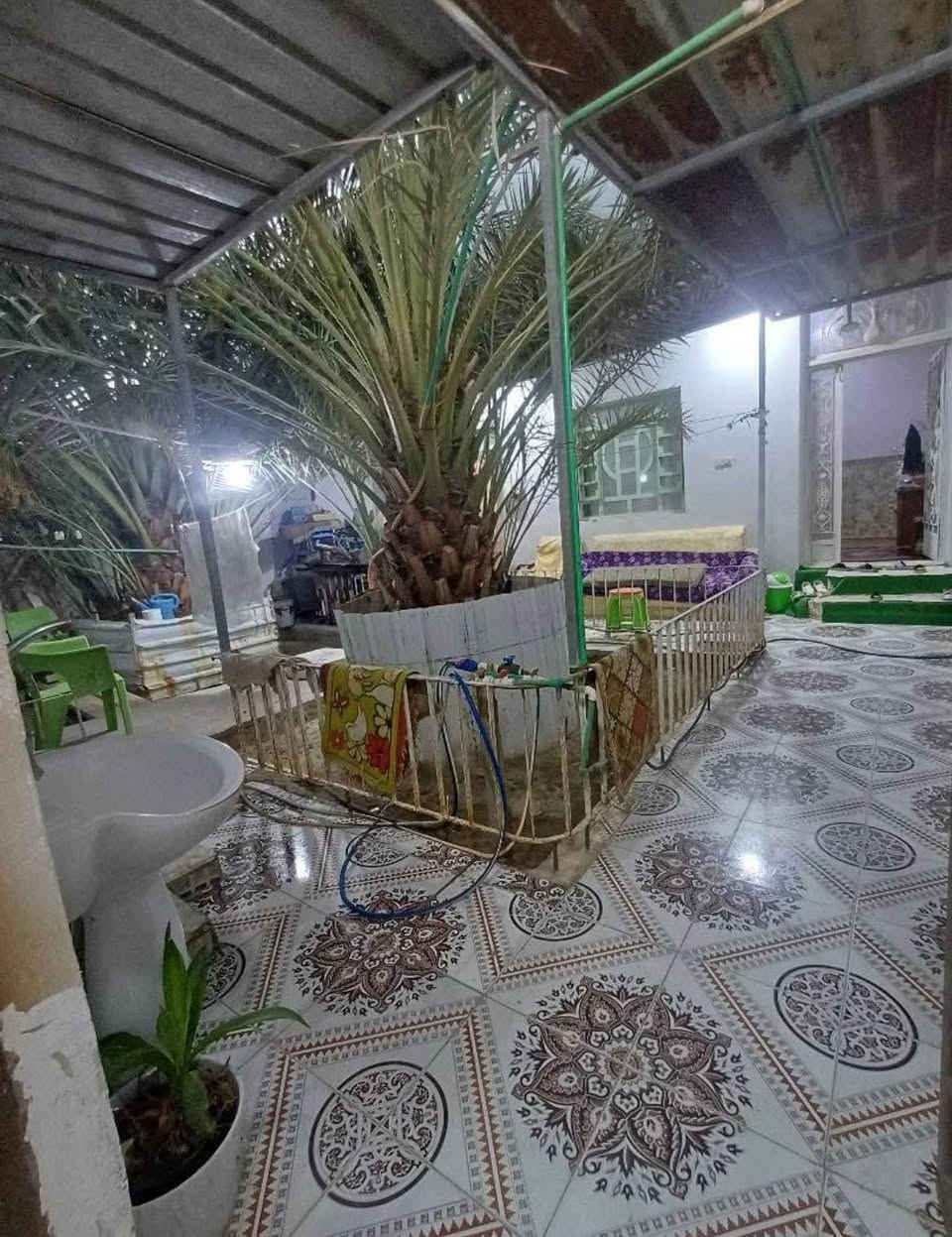 🏡 بيت للبيع – فرصة مميزة في أبي الخصيب
بيت بمساحة 350 متر 📐
📜 طابو زراعي عراقي رسمي

✨ يحتوي على:
• 5 غرف منام
• صالة كبيرة
• مطبخ
• صحيات داخلية وخارجية
• ديوان مستقل مع صحيات ومعزول بخصوصية
• كراج
• حديقة جميلة 🌿
• موقع مميز على نهر فرعي 🌊

📍 الموقع: البصرة – أبي الخصيب – السبيليات، قريب من الشارع الداخلي.

✅ منطقة راقية وهادئة
✅ شارع تبليط
✅ ماء وكهرباء
✅ نت ضوئي
✅ مولد
✅ مجاري
✅ خدمات متكاملة
السعر /165وبي مجال
🔥 بيت يجمع بين السكن الراقي، الخصوصية، والموقع الجميل… فرصة لا تتكرر!

📞 للاستفسار: *********** البصرة, العراق
