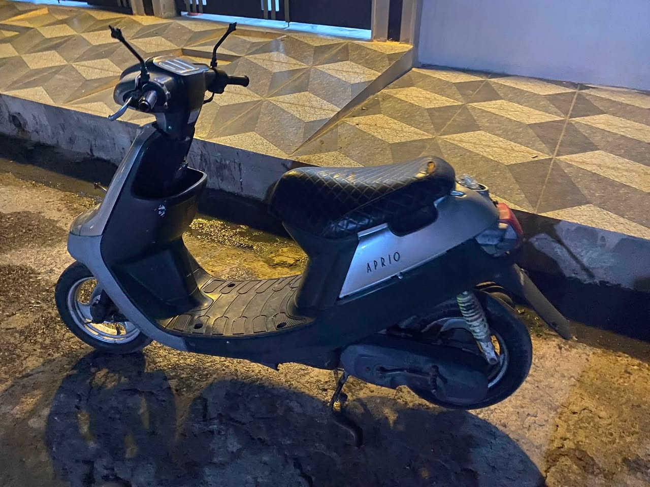 موطور بوتين لل بيع مستعجل ع بيعته موطور نضيف محرك نضيف شاصي جديد ما مكسور الموطور كدام العين العر ٢٥٠.   الرقم الهاتف ***********
