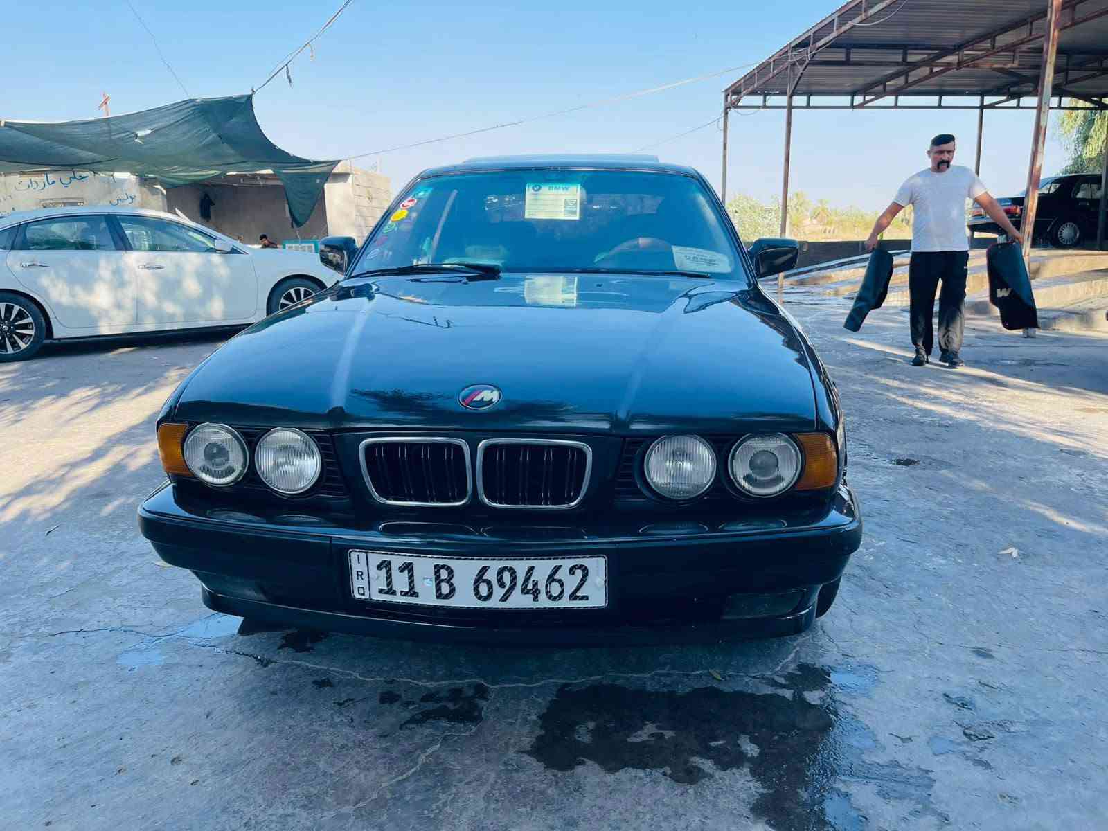 السلام عليكم بي ام للبيع 535 كير مكينه صدر جديد تبريد ثلج وياله ام رقم بغداد دولي بسمي تحويل مباشر بجم عريض السياره بدون ضربه السعر 48 وبيها مجال حك الجيه مكان السيارة بغداد رقم الهاتف 0783504304

