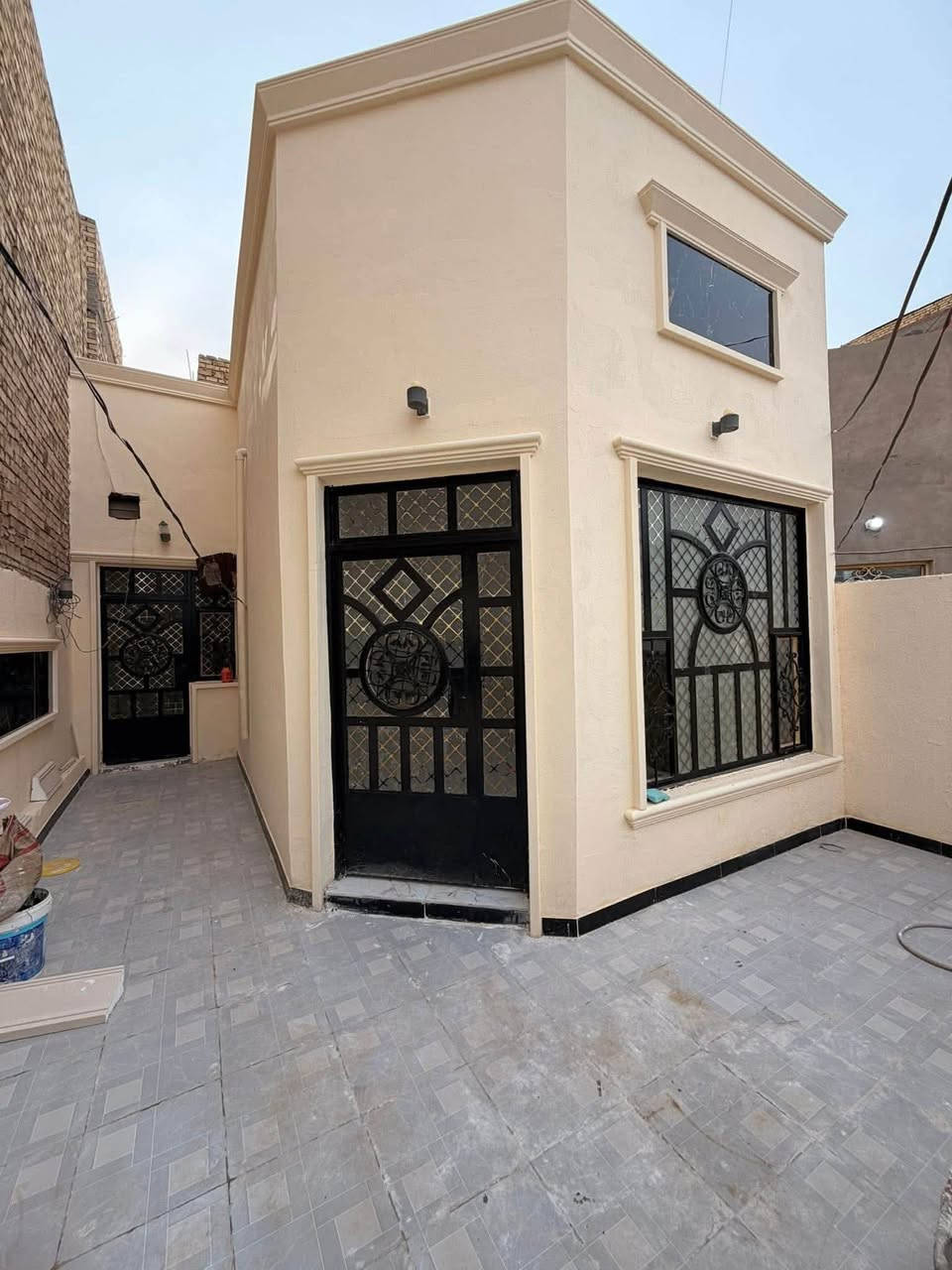 🛑 دار سكني  للبيع 🛑 
المنطقة : الديوانية حي الفرات  🚩 
اقرب نقطه ؛خلف شركه حمرابي🏛️
المساحه : 128متر

    
الطابق الاول🛑 غرفة وصالة واستقبال ومطبخ  وصحيات  
الطابق الثاني؛ غرفه وصاله 
للاستفسار 
     مراجعة مكتب رسول الوزني للعقار  
الديوانية . حي الحضارة بداية شارع اسواق طيبة
 للمعلومات ولمزيد من التفاصيل ⬇️
       مراسلة الصفحة  
      او الاتصال
***********
