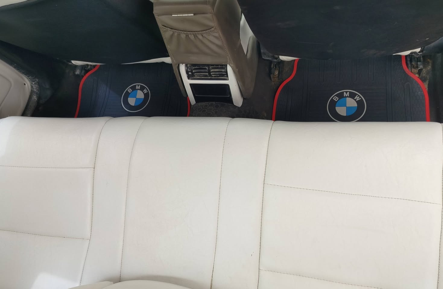 السلام عليكم
سياره bmw525

1/-مكينه مسكر عالشرط 

2/-كير اوتو كذالك عالشرط 

(شلعتها وترايها تخبل السياره) 

  3/-غرفه لون ابيض ملكي مثل ماوضح بالصور والفيديو

دبل شكمشه +فتحه سلايت طكتين جام كهربائي 

4/-حداديه السدر الاخير مضبوط عالاخر من عربانه وملحقاتها +#اكسل خفيف رون ناصي 

السدر الامامي75٪حلو. ونضيف بحيث سياره ناعمه بشارع 

عليها #تخم تاير جديد 

#نواقصها اجلكم الله ضربتلي جلب🦮 عالدولي وطيرت ربع من طرف الدعاميه الاماميه مثل ماوضح بالصوره مابدلتها بقت مثل ماهيه الضربه صار من جهة بطل الغاز مال التبريد ف طار غازها مافحصته نقص بس واشرات لو بطل كامل مادري 

كمبريسر شغال وفان تبريدها ماكلك مفول بس هنه تبريدهن معروف وترايش البيبان وكعن من الشمس لن ماعندي كراج الها وملتهي بالبنيان قيمتهن متجاوز 20الف

الضربه فقط كسرت طرف الدعاميها ومااثرت ابقية السياره 

#باسمي شخصيا سنويه جديده ورقم دولي جديد مداور ثاني يوم سياره 525اصل وفصل مو محور 
رقمي ***********
وبالعافيه عالياخذها مقدما 

السعر 55وبيها مجال والشراي يشلع عيوني وبخدمتكم انشاء الله انشالله مانسيت شي ماذكرته واسف عالاطاله بس حتى تكون على بينه من تقره 

رقمها26 صلاح الدين 

#العنوان محافظة الديوانية قضاء سومر منطقة البركات
