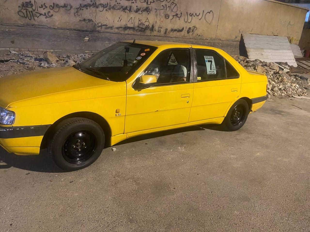 سلام عليكم بيحو ود 405 موديل 16 كفاله كير محرك تبريد حداديه تخم تاير سياره جهازه كبل لشارع سعره ود 30 وبيه مجال حك جيه مكان السياره البصرة القبله انه مكلف بنشر هاذه رقم راعيه‏‪***********‬‏
