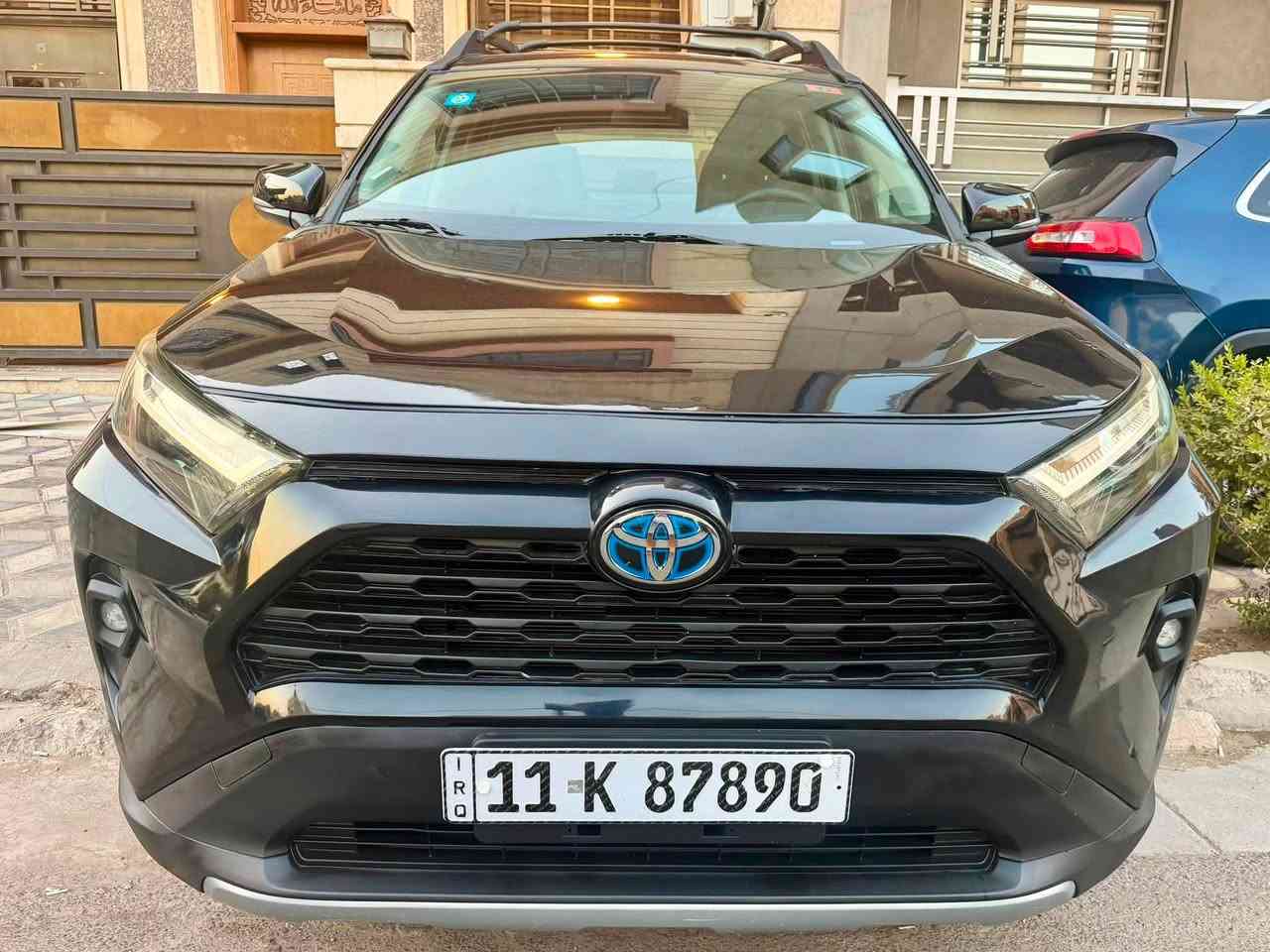 تيوتا راف فور هايبرد 2023
:
الرجاء قرائة المنشور اسفل الاعلان قبل الاتصال 👇🏻👇🏻
السعر : 19.500$ = 195 ورقة وبي مجال بسيط للعملة
:
ماشية السيارة 57.000 ميل
محرك 2500 هايبرد اقتصادي جداً
فئة ال Woodland / تجي اطارات 18 اكبر 
ويصير بيهة ارتفاع اعلى من باقي الفئات اضافة الى
حمالات السقف وباقي الاضافات الواضحة بالصور
تخم تايرات جديد مشتري الهة ياباني اصلي ومسوي
الهة سيرفس وصيانة كاملة يعني بدون نقص الحمد لله
:
حادث السيارة موضح بالصور ( ملخص السونار ) 
بنديد مبدل ومصبوغ + صبغ جزء من جاملغ ايمن 
وبيهة تعديل بارد بسيط بعض الاماكن بالباب 
والايرباكات طاكة واكو تعديل بسيط بداية الشاصي
:
الكير والمحرك كفالة من اي عطل الحمد لله 
وماعنيد اي مسج او عطل بالشاشة 
:
رقم بغداد تحويل ثاني يوم الي جاد بالشراء يتصل مباشر
المهندس علي *********** / بغداد / شارع فلسطين
