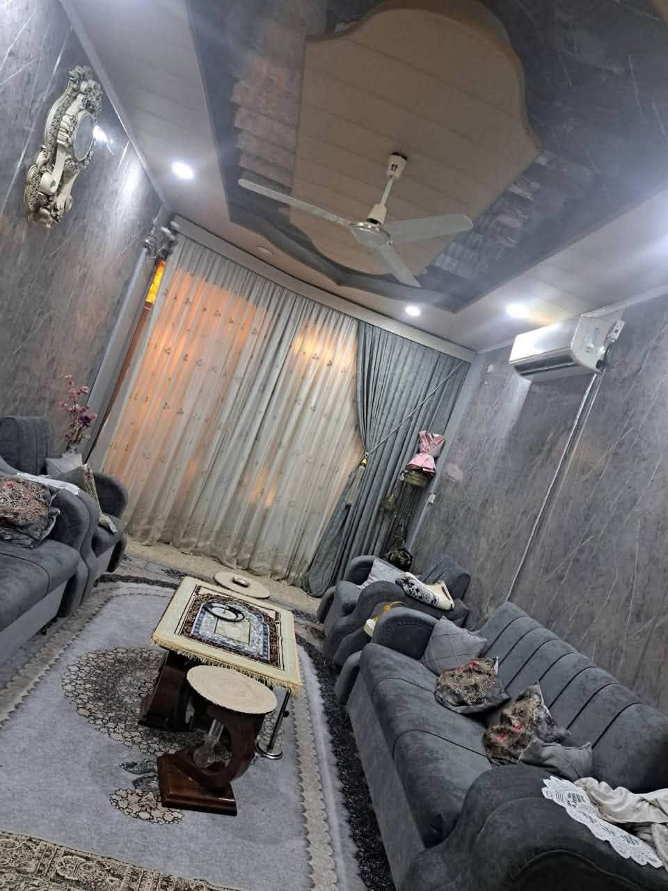 🏠🏠  اكرم للعقار  ***********
==================================

          دار للبيع المساحة 130 متر طابو صرف  

        الكوفة حي العسكري قرب مسجد السهلة 

==================================
                               طابقين 

     الطابق الاول / غرفة وصالة ومطبخ وأستقبال 

          وصحيات داخلية وخارجية وطارمة

        الطابق الثاني/  غرفتين وصالة وصحيات 
                       
           بناء طابوق والسقف صب كونكريت                               

                   البيت نضيف بناء جناي 

             السعر 250 مليون وبي مجال 

للاستفسار الاتصال بالرقم  *********** وات سآب 

او مراجعة المكتب/ عنوان المكتب النجف الكوفة 
  
  حي ميسان شارع الكيات مقابل اسواق حليم
