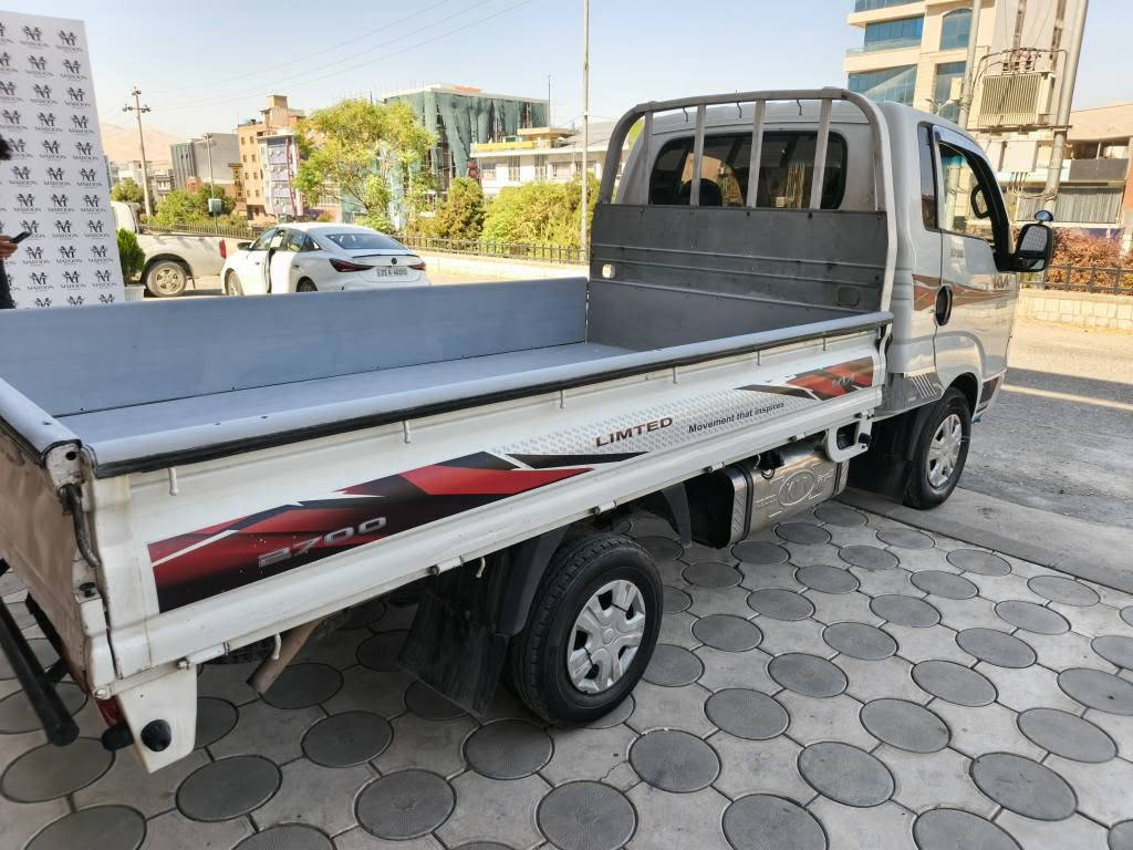 کیا بار ٢٠١١ ٢٧٠٠
***********
سەیارەکە جوانو مەزبوتە  گێڕو مەکینە و ئەکیلی تەبرید مەزبوت یەک دەرگای بۆیاخە تایەی تازەیە 
شاشە ئایپاد کامێرە حاسە  سەیارەکە ماڵی دۆستە حازرە بۆ ئیش سەنەوی بەناوی خۆمانە زەڕیبەی دراوە
نرخی ١٠٥
*********** السليمانية, العراق
