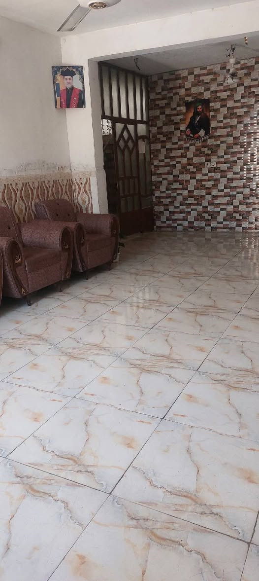 سعر 
بيت طابقين مسلح يحتوي اربعه غرف نوم كبار واستقبال كبير مساحه ٢٠٠متر وكثر خدمات كامله تبليط مجاري ت***********فلكه سلمان باك فلكه الطاقه قريب سيطره القديمه ١٠٠ م على شارع العام منطقه حلوه سعر المطلوب ٨٥
