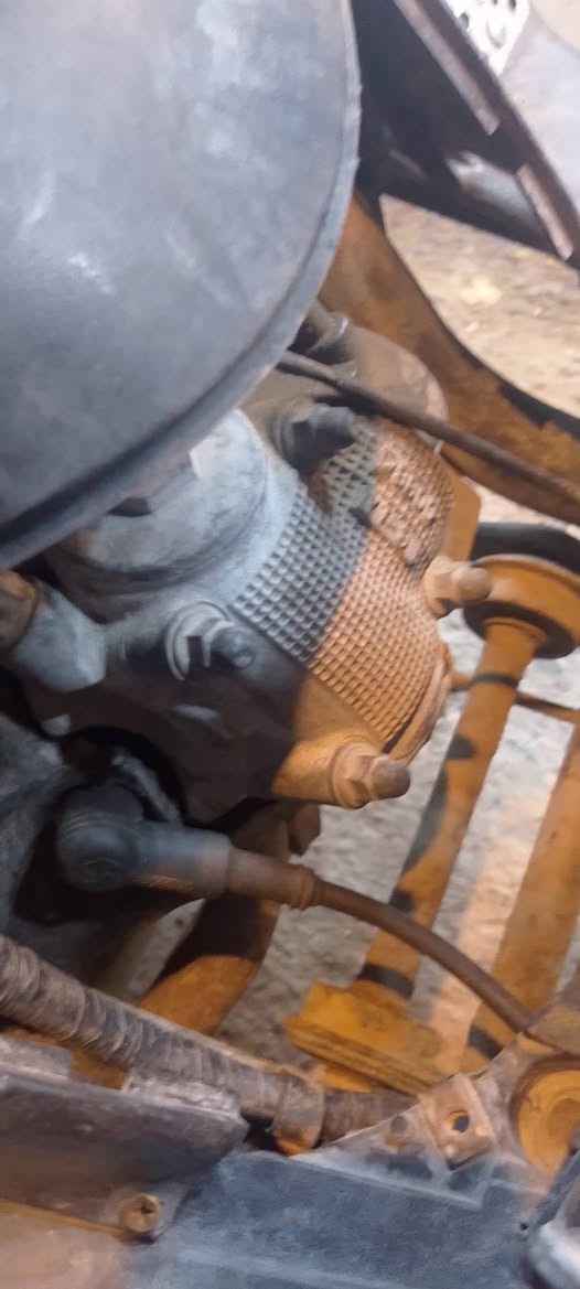 ماكس عدله مكينه ممفتوحه 
ضفيره جديده وعقل جديد وملف جديد 
بس بيها مشكله وحده تكطع يعني ناقصها بس كابريتر 
 سعر 650 وبي مجال بسيط
مكاني المعقل قرب ملعب الميناء
***********
