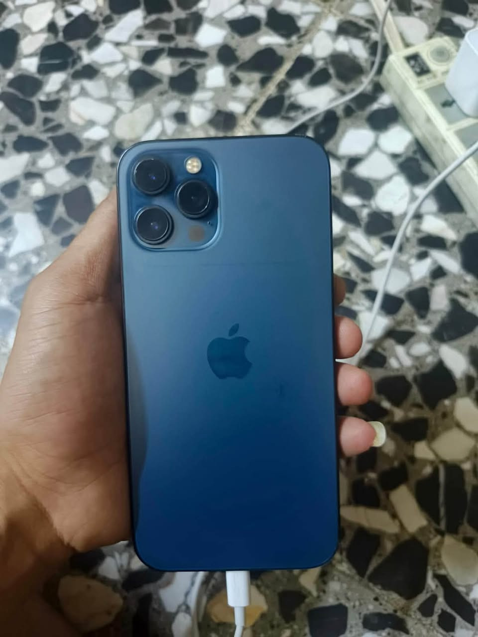 ايفون ١٢ برو ماكس نظافه 90 مبدل بيه بطاريه جديده وشاشه اصليه جديده ظربات بلزكه وياه كارتونه الاصليه مالته سعر ٣٥٠ بغداد نهروان رقم ***********
