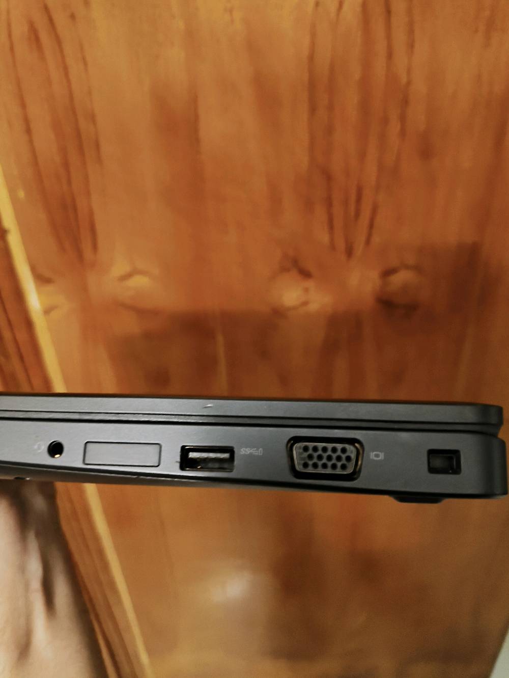 موجود dell Latitude 5580
معالج i5 جيل 6
كرت شاشة داخلي intel graphic card 
رام 4 كيكا ddr4 
هارد m.2 256 
البطارية من ساعتين الى 3 ساعات استخدام
الملحقات شاحنة