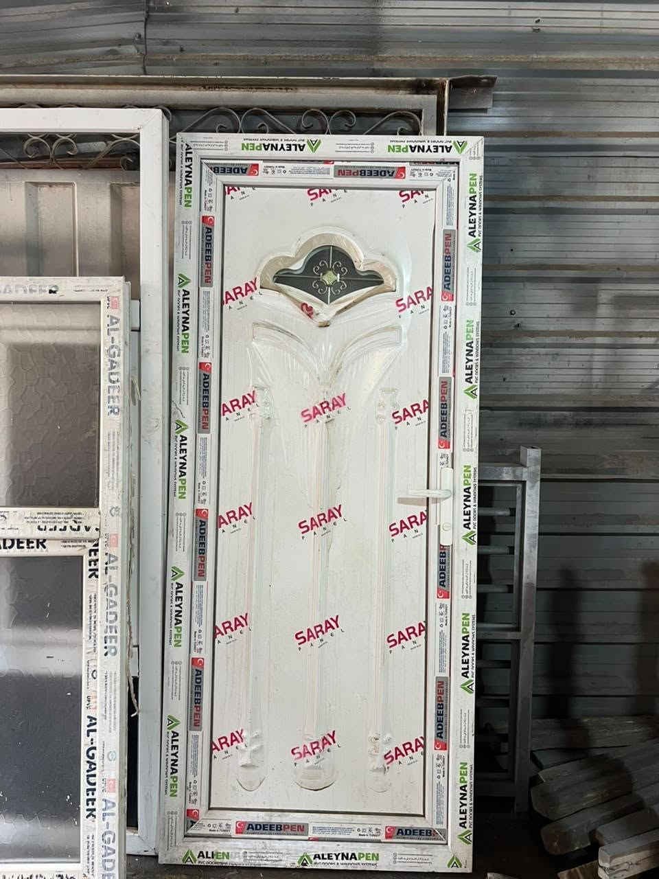 ابواب pvc وشبابيك مستعمل للبيع النجف ***********
