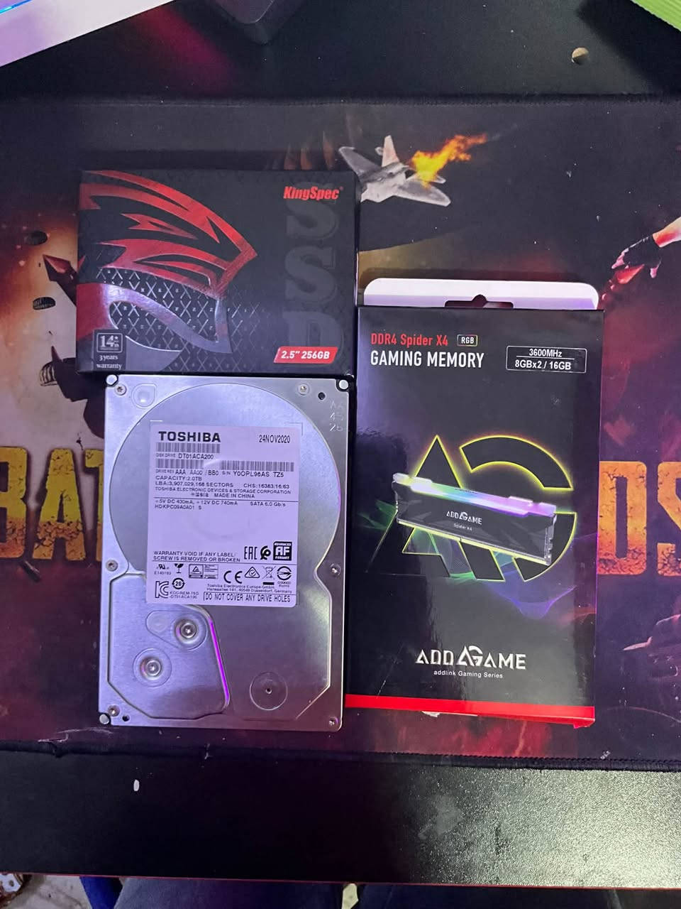 للبيع قطع حاسوب مستعملة:
* رامات: Addlink Spider X4 RGB | 16GB (8x2) | 3600MHz - CL18
 * هارد HDD: Toshiba 2TB
 * هارد SSD: KingSpec 256GB
🚚 يتوفر توصيل
📞 ***********
