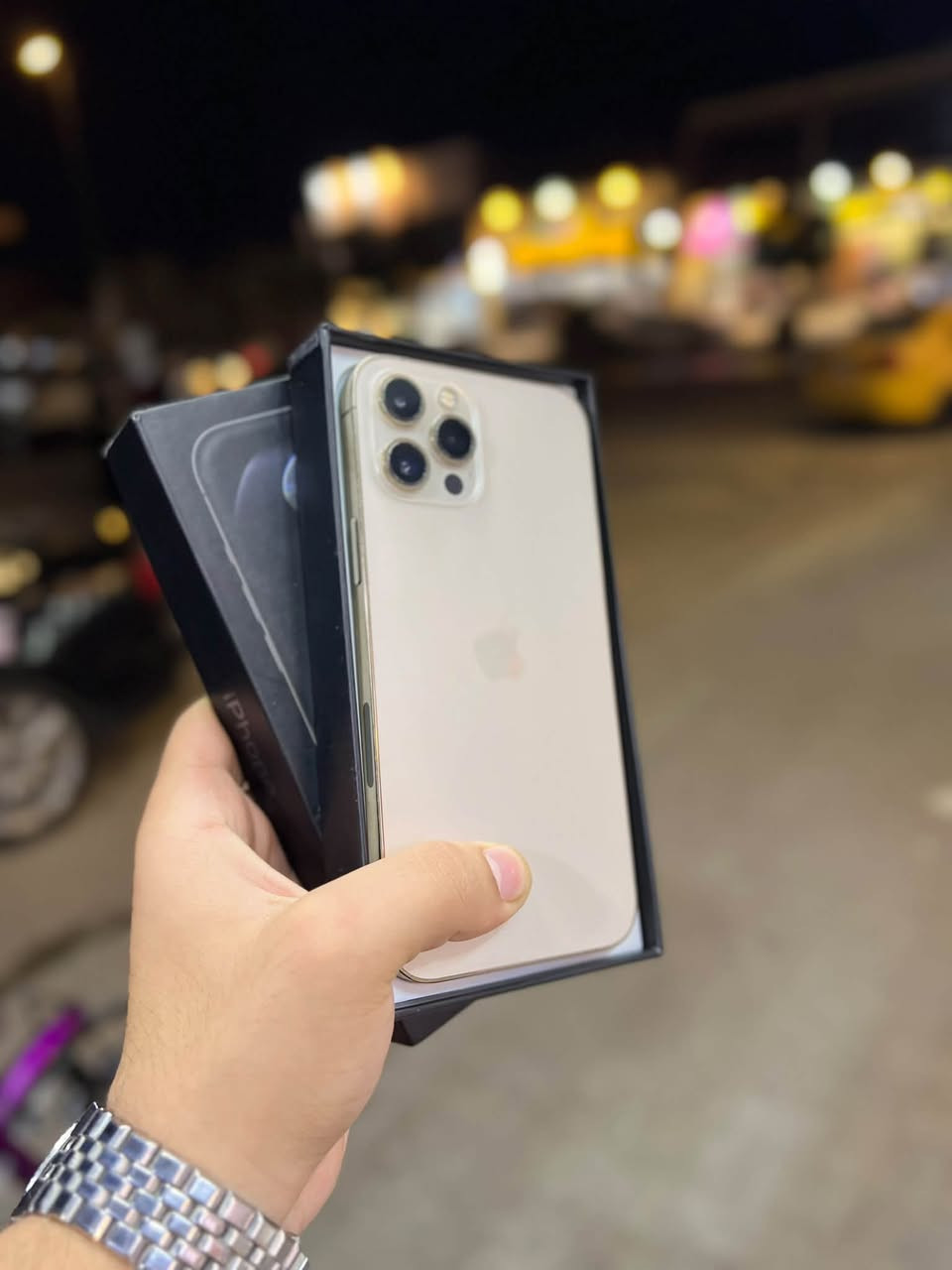 📲iPhone 12 Pro Max
📲آيفون 12 برو ماكس 
💛لون الذهبي المميز ديزرت 
✅ فول نظافة 99‎%‎
📀ذاكرة 512 نص تيرا ذاكرة عملاقة 
🔋بطارية 78 بلادي
☑️مبدل شاشة اصلية 3 خيارات
💰السعر 375 وبي مجال حك الجية
📍مكاني نجف
📞خاص او اتصال 
☎️ ***********
