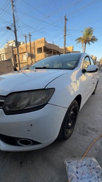 للبيع رينو سنبل موديل ٢٠١٦ بيها باب لسايق شويه بي معجون وصبغ وبيها بل ...