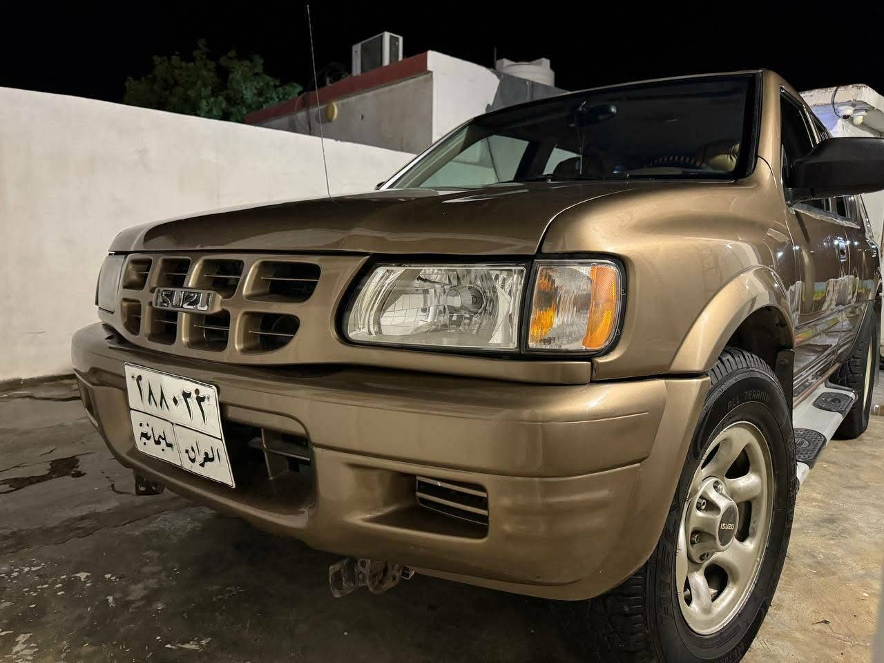 بەناوی خوای گەورە
Isuzu rodeo 2002 
سەیارەیەکی خێزانی و suv 
سەیارەکە ڕوبەڕو زۆر لە وێنەکە جوانترە کامل بۆیاغ لەسەر ساغی بێ لێدران ،دەبڵ ئەکسل تۆماتیک و جام کارەبا تەبرید لەسەر سویچ گێڕ و مەکینە بەشەرتی ١٠٠ فیتەر ، چوار تایەی لۆکی لەژێرە ،بەشەریی تحويل و وەکالەت 
نرخی $ ٥٩ مەجالێکی کەم 
بۆ پەیوەندی ***********
