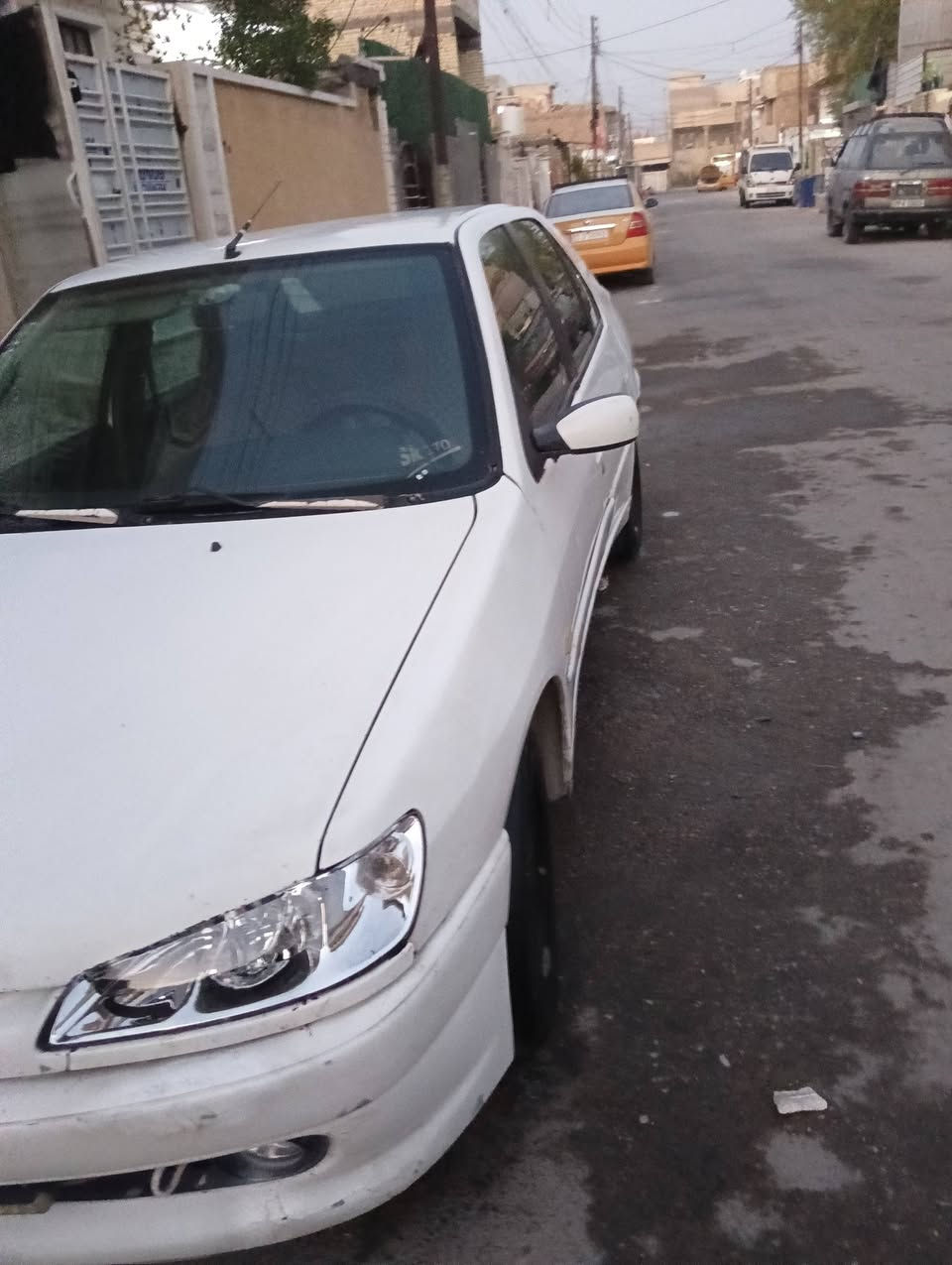 بيجو 306 اببض 2001 بغداد بأسمي 
مابيه صبغ غير شبر بل جاملغ الخلفي تبريد محرك كير خير من الله رايده 40$  وبيه مجال عنواني بغداد حي البنوك تليفون ***********
