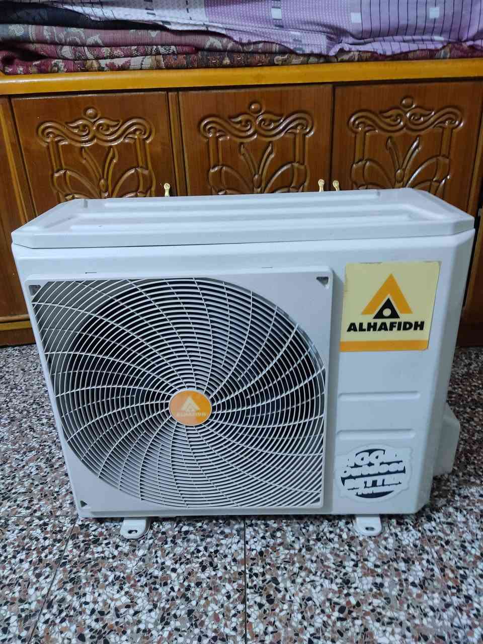 السلام عليكم سبلت (2طن) الحافظ جهاز نظيف وشغال تدفئة وتبريد وملحقاتة كاملة من ريمونت وقاعدة وبواري وكيبلاتة، السعر325 رقمي*********** مكاني كربلاء مامتواجد على الفيس.
