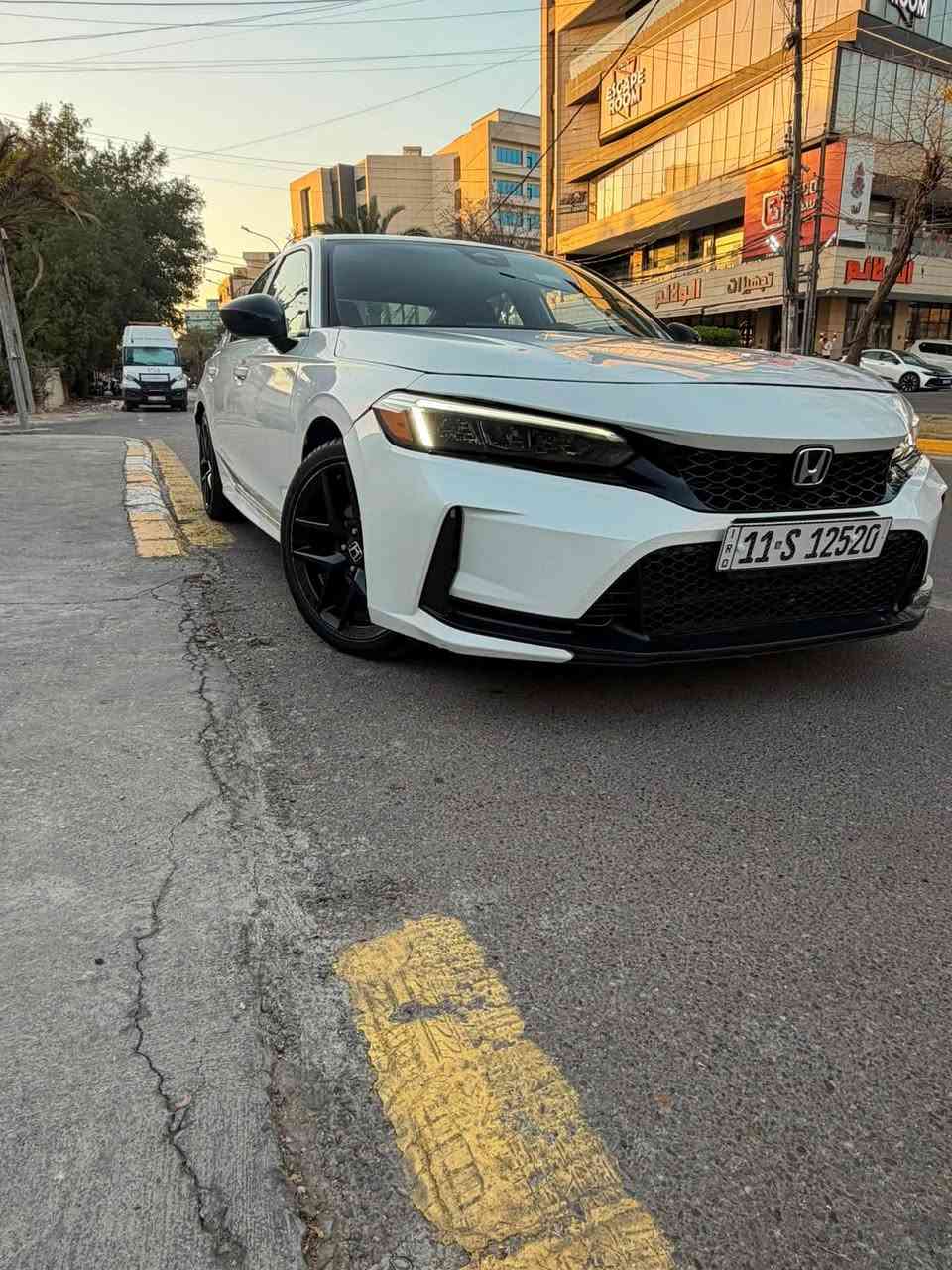 السلام عليكم Honda سيفك hybrid sport 2025

       حجم المحرك : 2000 sport هايبرد

ضرر السياره : حافت البنيد بارد فقط و حافت الباب بارد
        
حالة اليرباك : سليمه بدون ايرباك
المسافه المقطوعه : 33 ميل

#مواصفات
• مكينه 2000
• شاشة 
•فتحه
• كاميرا خلفية 3 انظمة
• رادار امامي
• مانع تصادم
• محدد مسار 
• تصحيح مسار
• شفتات بالستيرن
• مثبت سرعة
• مانع انزلاق
• دخول ذكي 
• إنارة ترحيبية
• هاندبريك كهرباء
•لايت عدسات زينون
• نظام اوتو لايت Auto
• لايت العالي زنون 
• حساسات مطر 
• حساسات دخول الإنفاق
• حساسات ضغط هواء الإطارات
• أوامر صوتية
• 3 أنظمة قيادة (eco, ev, sport)
• بلوتوث
• مدخل USB + AUX 

السعر : 175$ وبيه مجال قليل

تفاصيل اكثر هذا رقمي ☎️ *********** تحياتي 
مكاني بغداد الزعفرانيه
