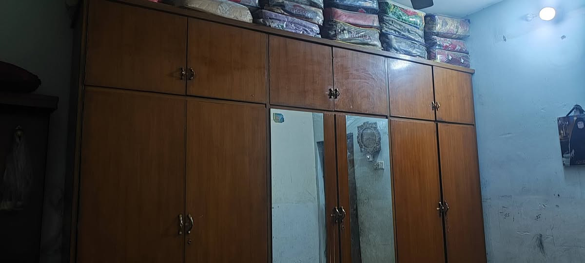 السلام عليكم كنتور للبيع ب200 وبي مجال المكان مدينه الصدر ***********
