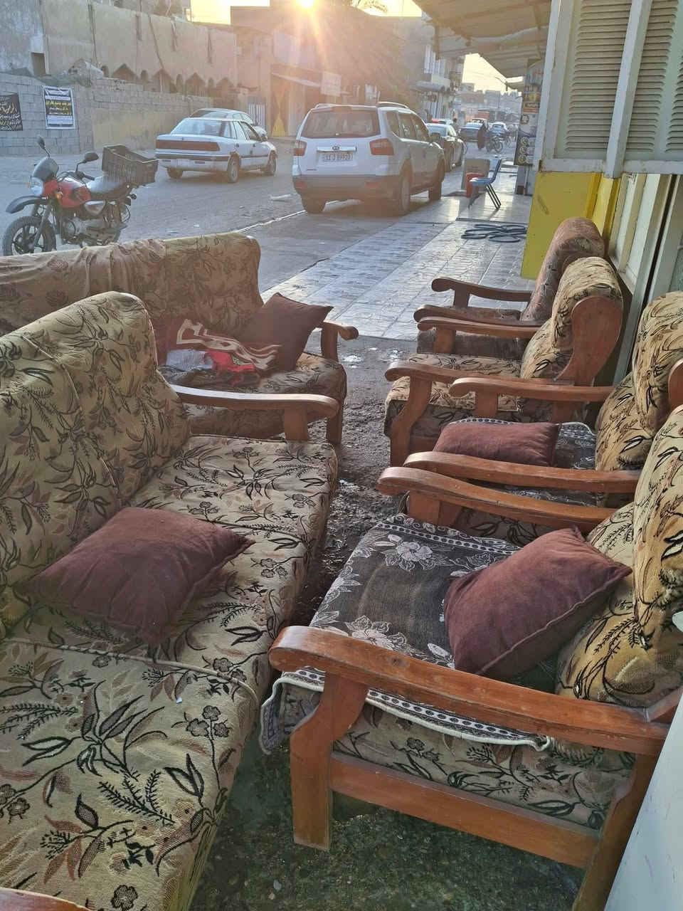 السلام عليكم عندي تخم تسع مقعد نظيف مكان دياله هبهب برقم الهاتف ***********
