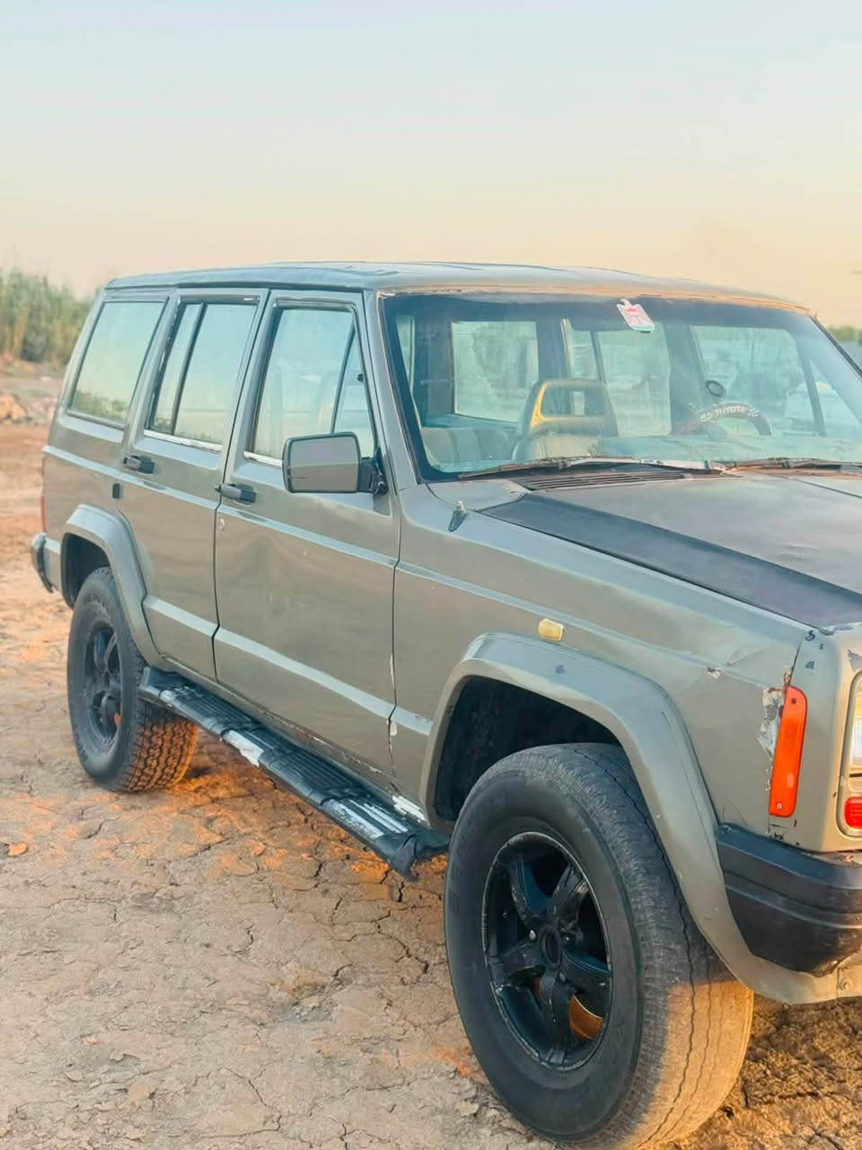 سلام عليكم جيب شيروكي للبيع أو مراوس حسب القناعه سياره جهازه بيه تحويره فيفتي ٣٠٠٠ كهربائيات كله شغاله السياره بيه كازكت أبيه على وضعه السعر ٢٥ بيه مجال  رقم الهاتف *********** بيه واتساب
