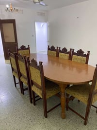 ميز طعام • ٨ كراسي • بحالة جيدة