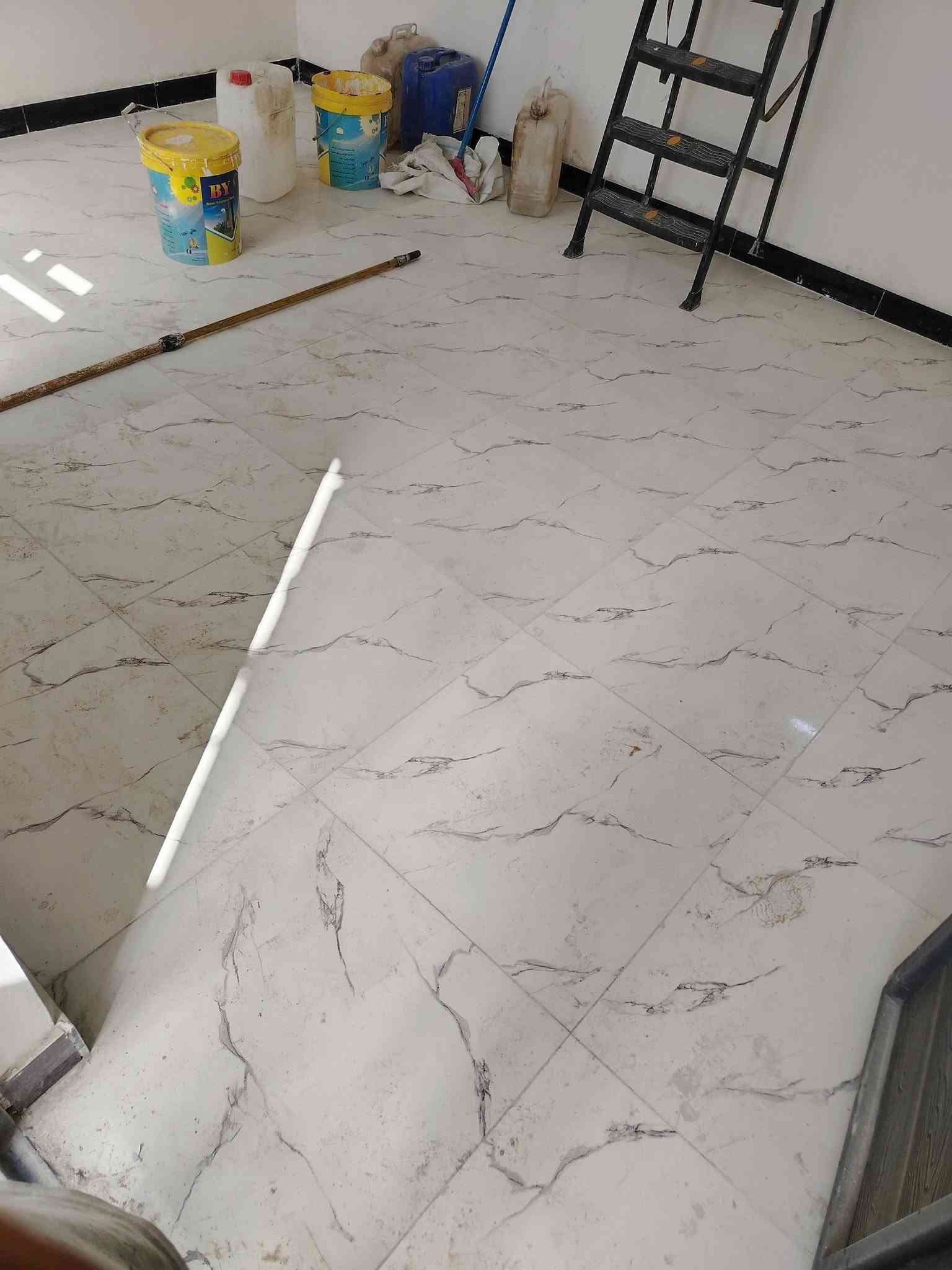 مشتمل للبيع مساحه ٥٠ متر بناء حديث درجه أولى
يتكون من صاله وصحيات ومطبخ
فوك غرفتين وبيتونه وسطح
  عنوان الدار كفائات سيديه خلف كليه السلام زراعي سند ٢٥ 
منطقه كامله ومسكونه كامل خدمات مي مجاري كهرباء نت
السعر ٧٠ وبي مجال 
*********** واتسب
